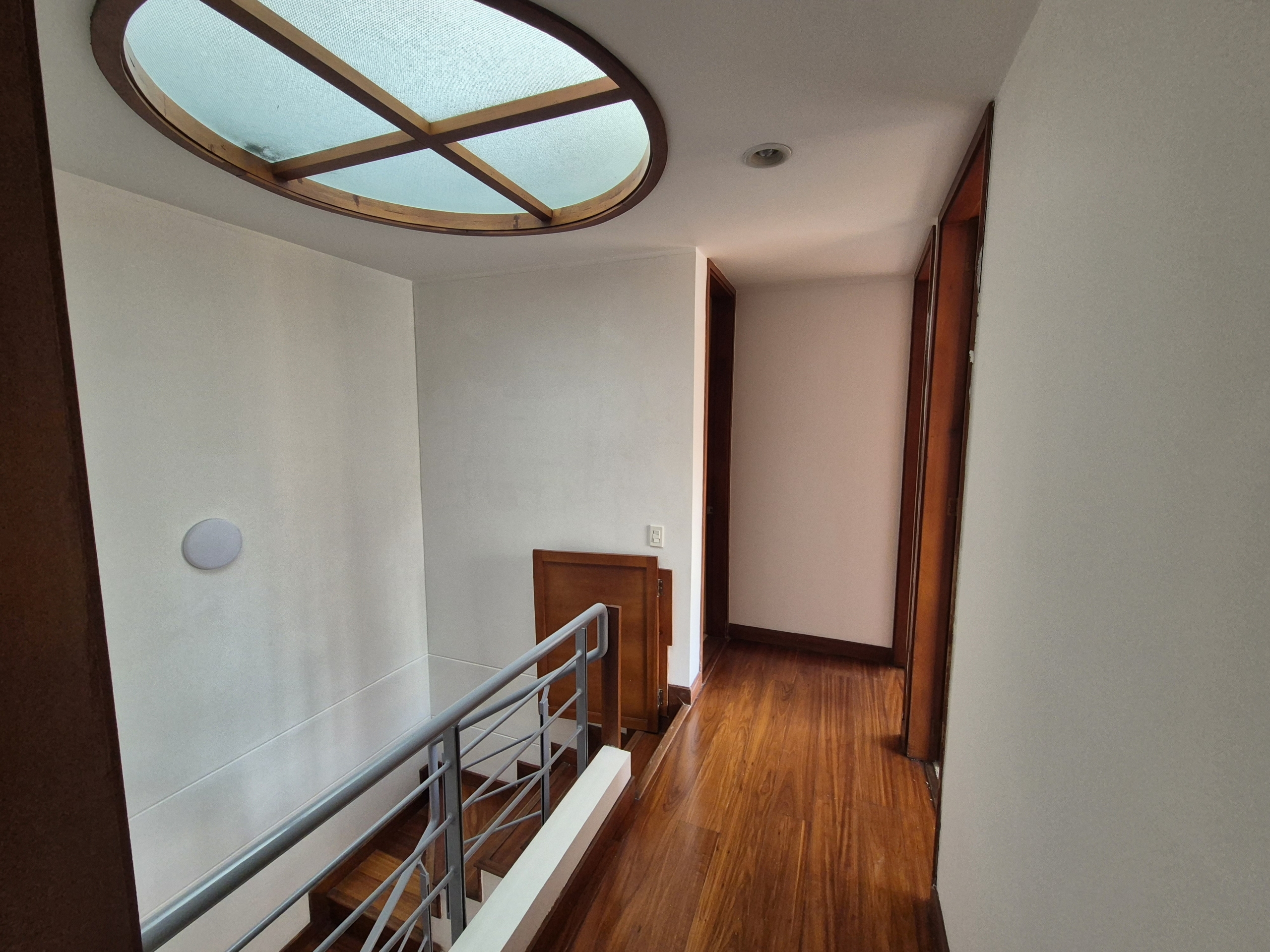 0006 Hall Piso 2